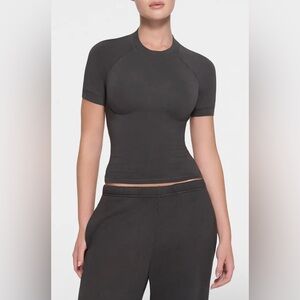 Skims New Vintage Raglan Sleeve T-Shirt in Washed Onyx